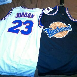 Jordan Space Jam Jersey in white sz. Xl